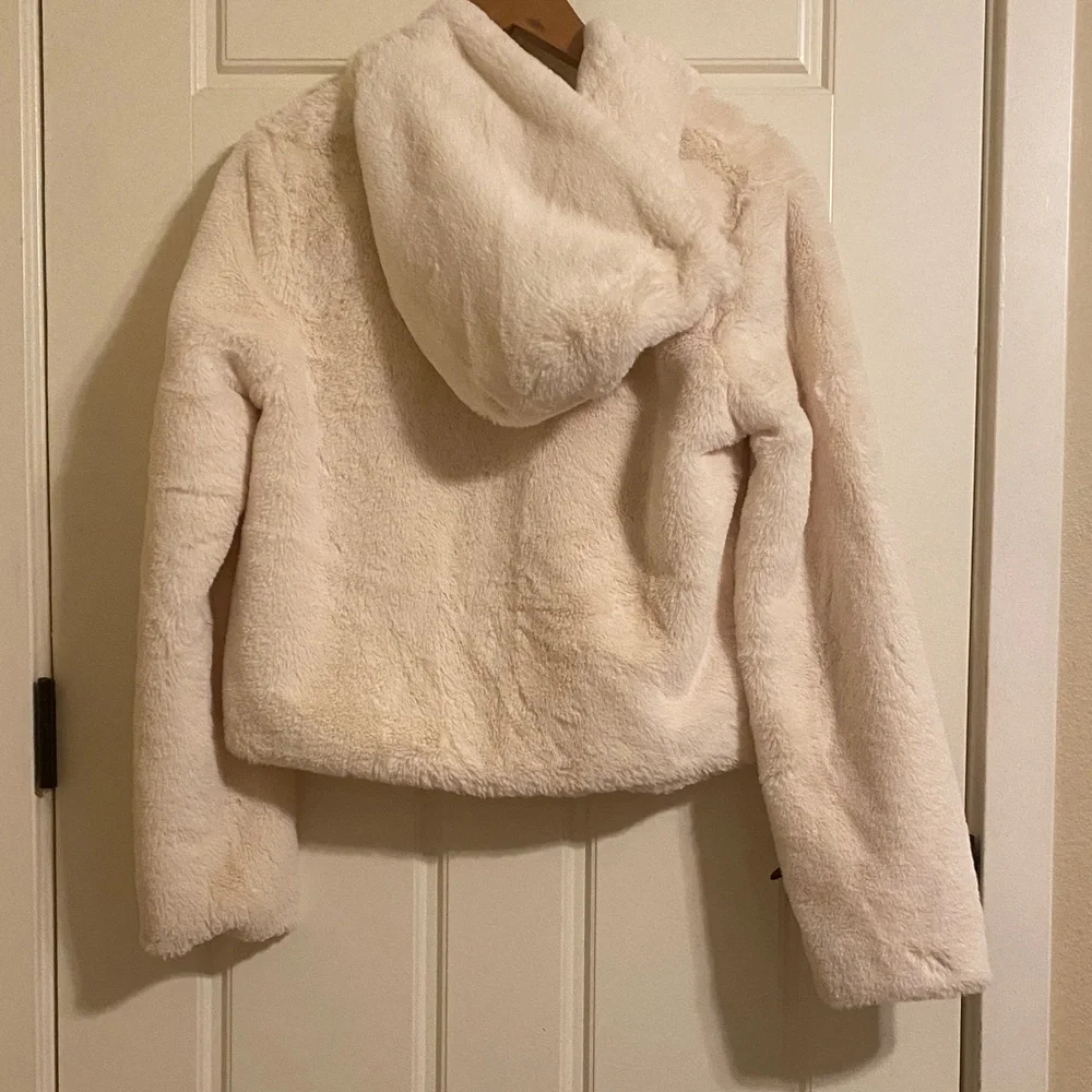 Aeropostale soft cream